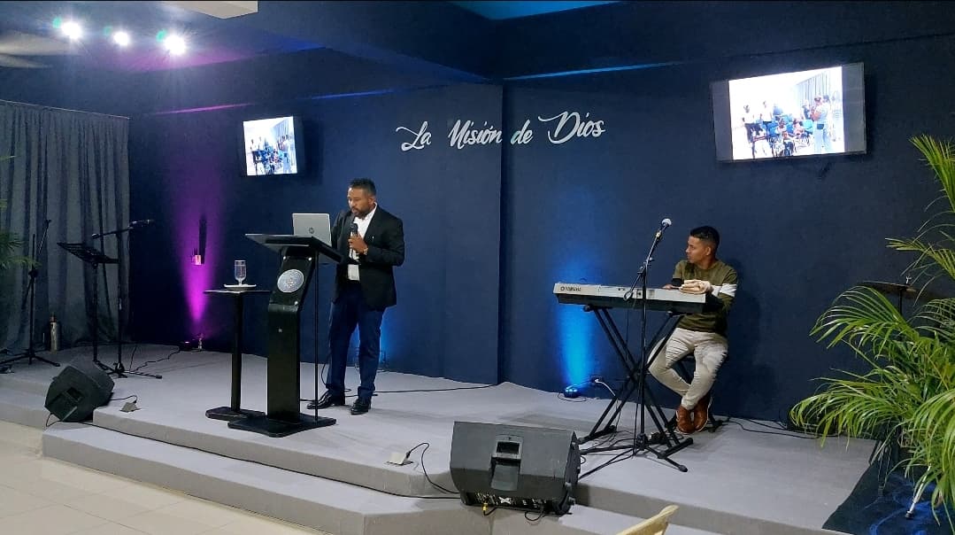 Iglesia Cristiana Fuente de Salvacion Bavaro-Punta Cana - Imagen 1