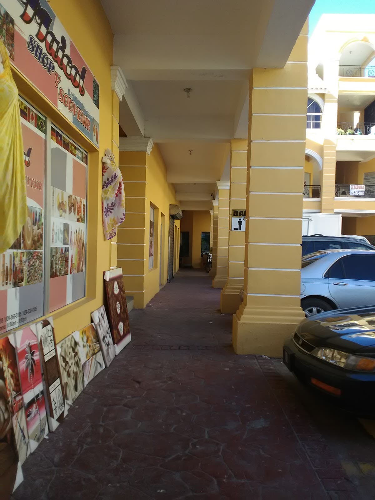 Plaza La Realeza - Imagen 1