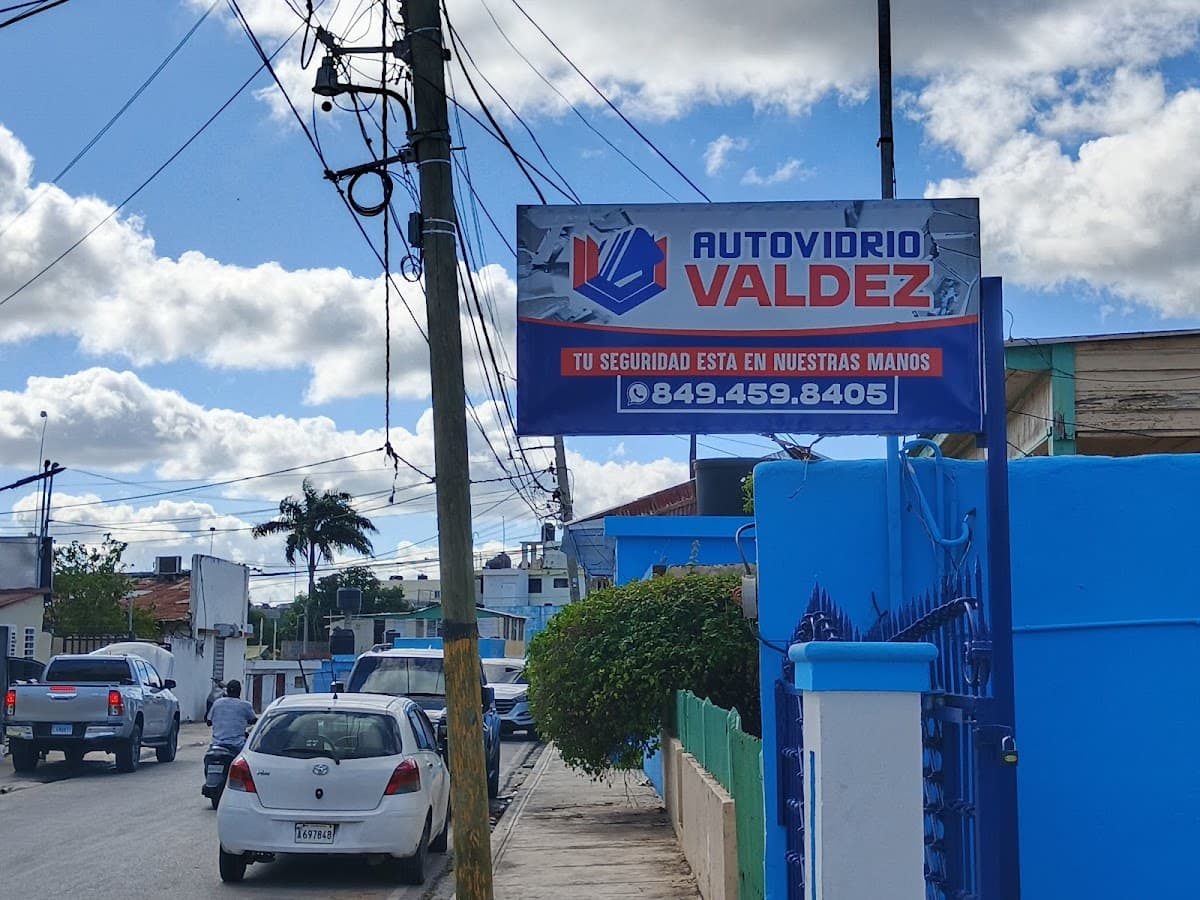 AUTO VIDRIO VALDEZ - Imagen 1