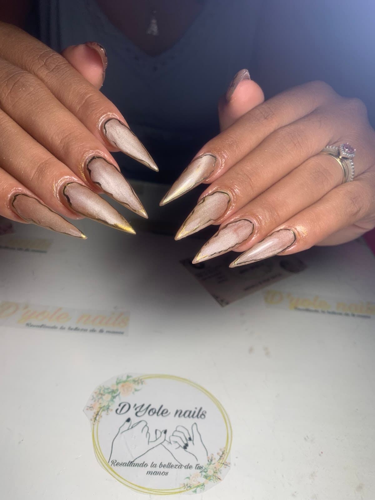 D'yole uñas y trenzas - Imagen 1