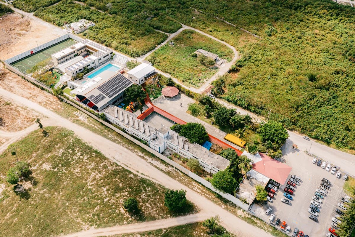 Bávaro Bilingual School - Imagen 1