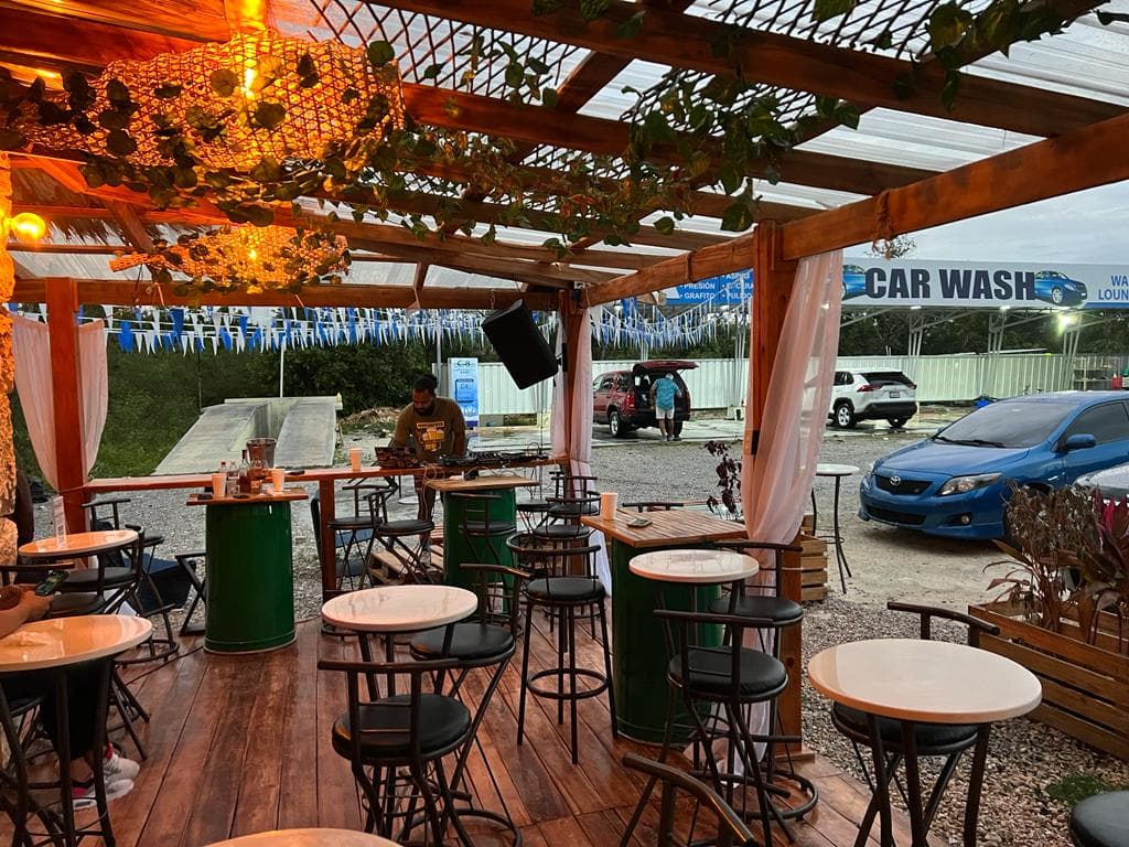 Bar-Car wash Social Punta Cana - Imagen 1