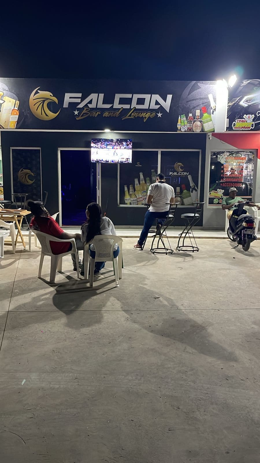 Falcon Bar and Lounge - Imagen 1