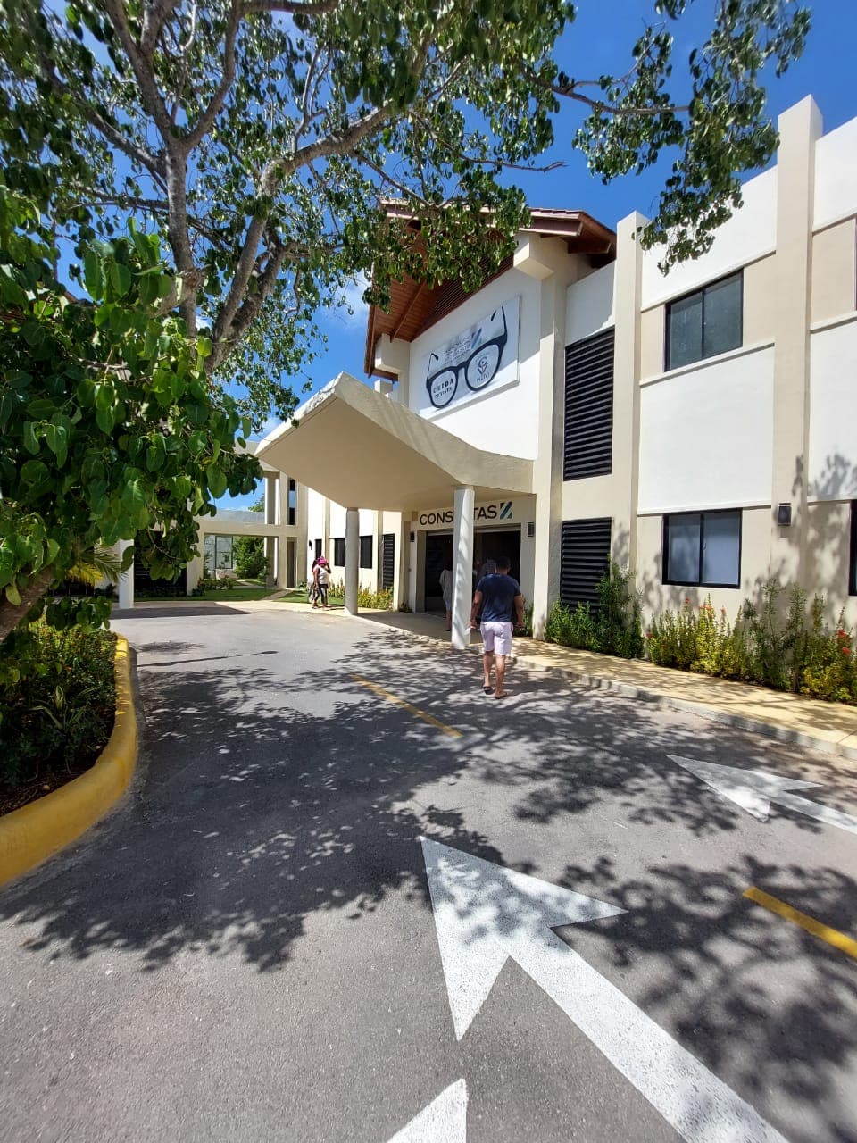 Instituto Oftalmologico Zato Punta Cana - Imagen 1