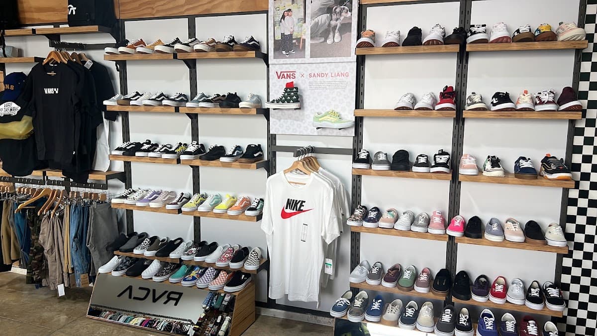 Vans Republica Dominica - Imagen 1