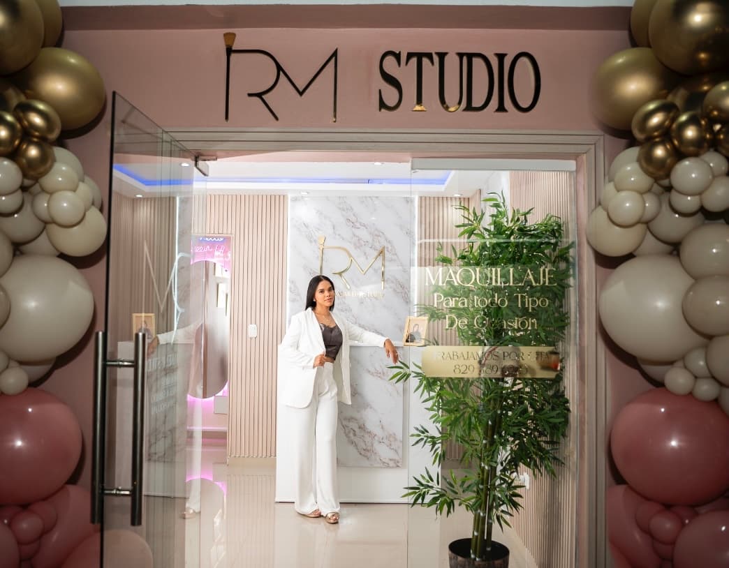 Reina makeup studio - Imagen 1