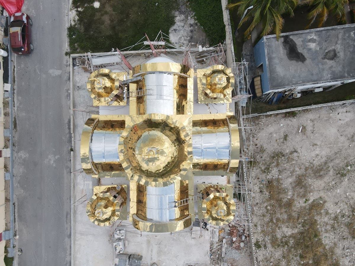 Iglesia techo dorado - Imagen 1