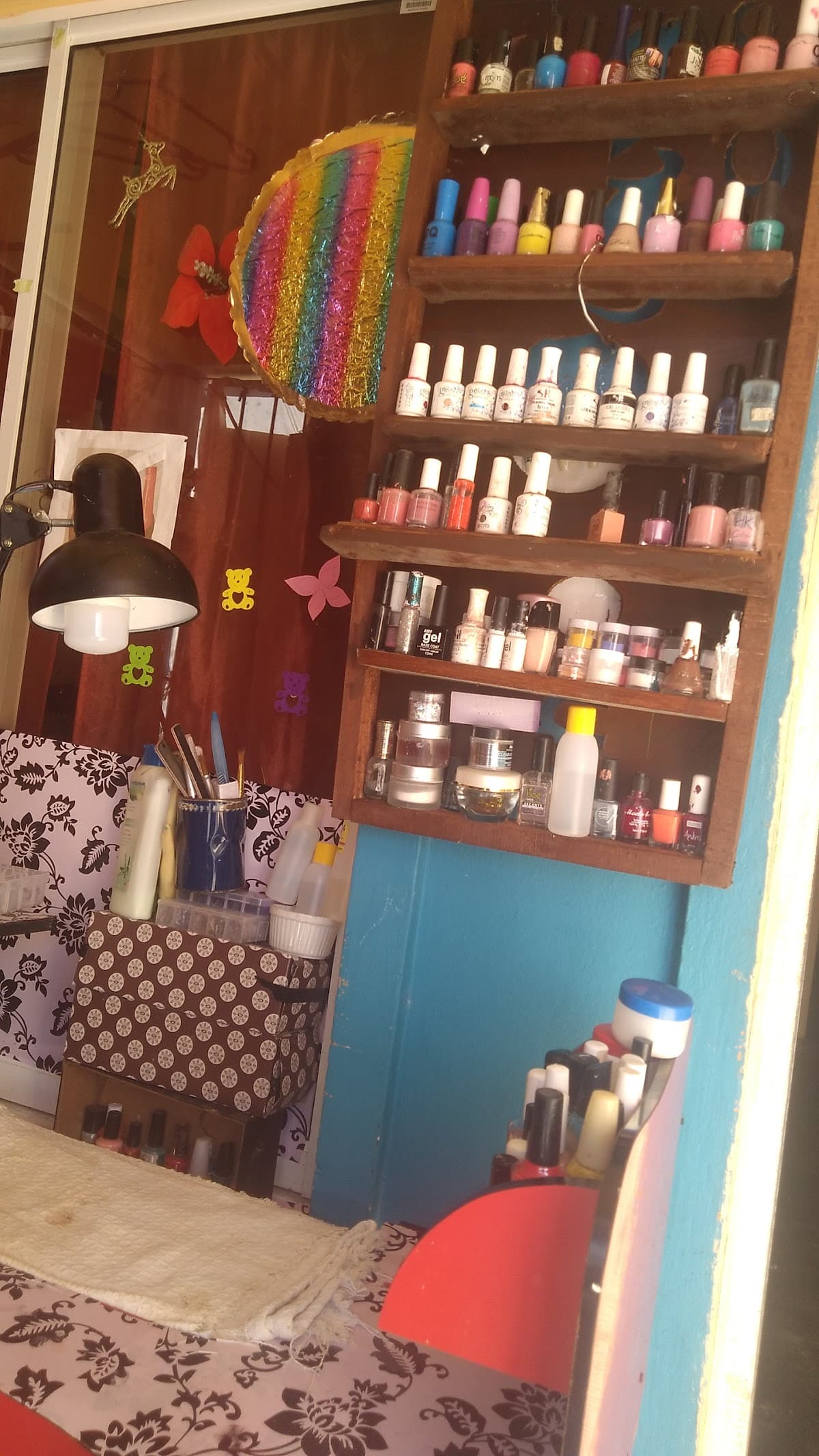 Salón y centro de uñas Ana - Imagen 1