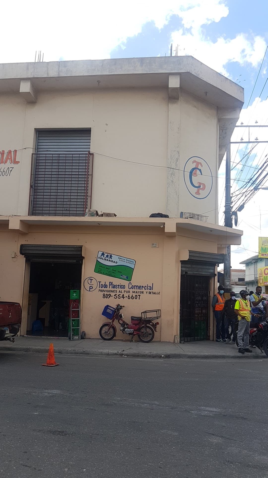 Todo plastico comercial - Imagen 1