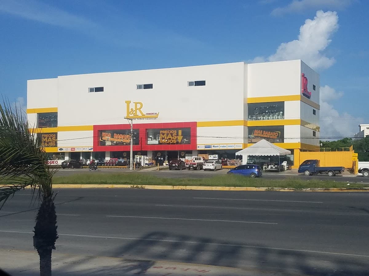 L&R Comercial Bávaro - Imagen 3