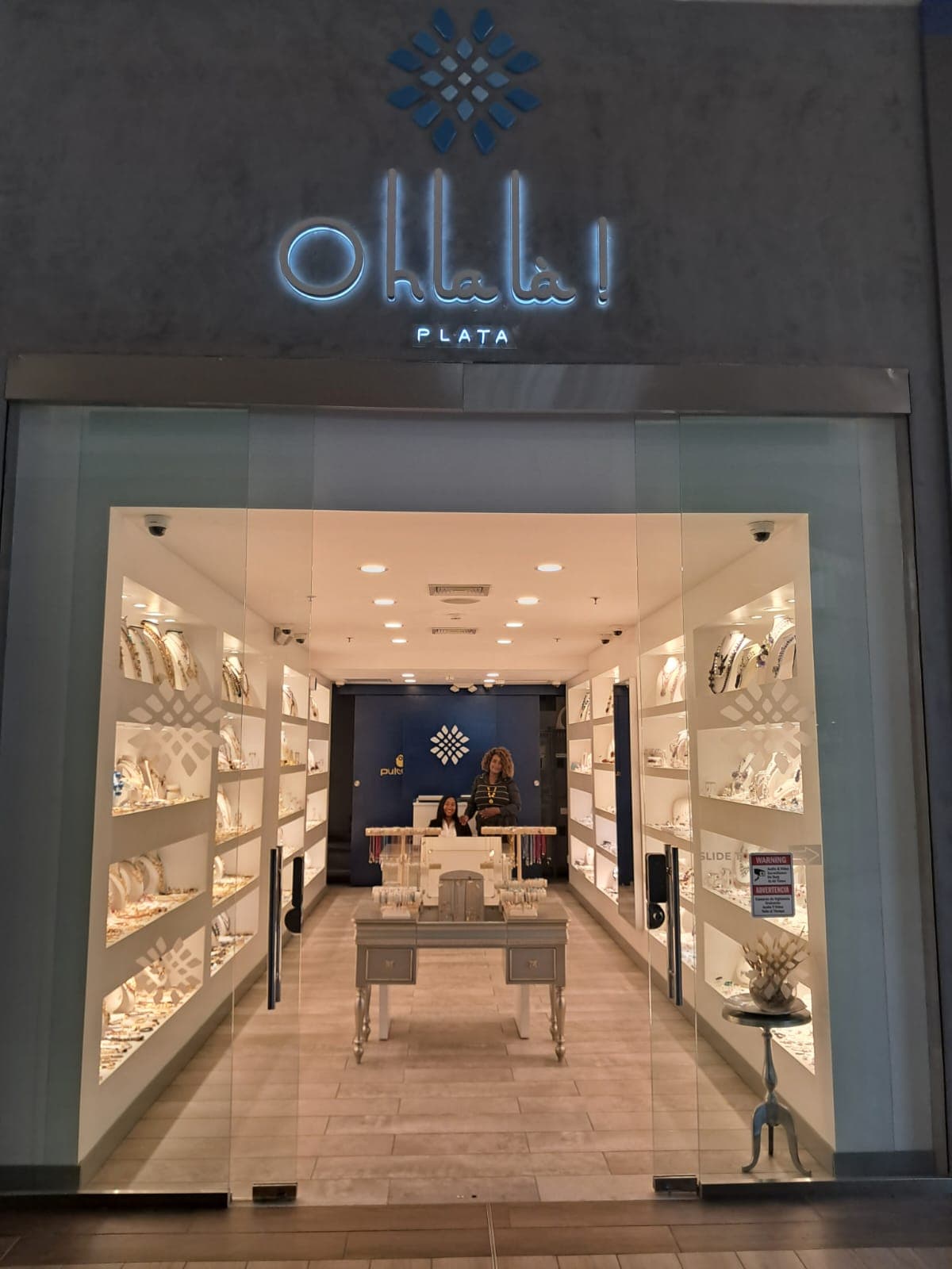 Oh La La Plata Jewelry - Blue Mall Punta Cana - Imagen 1