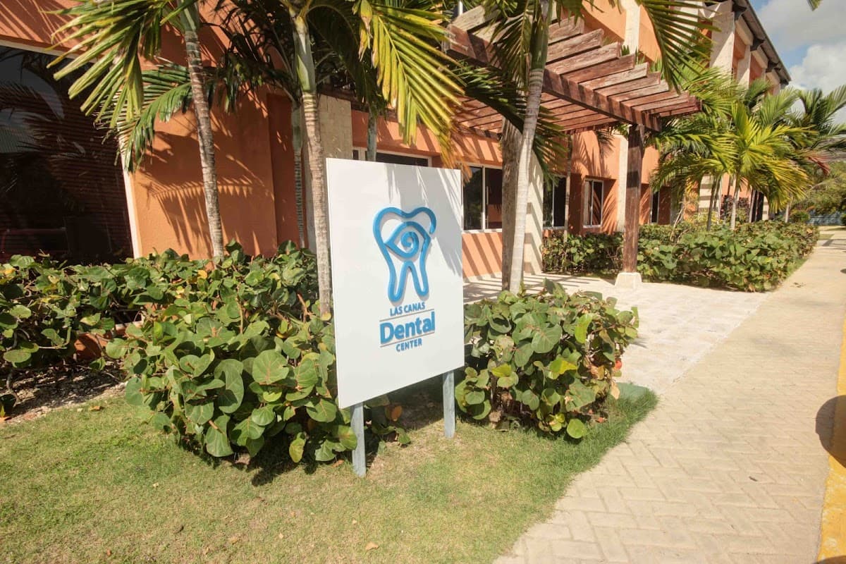 Las Canas Dental Center - Imagen 1