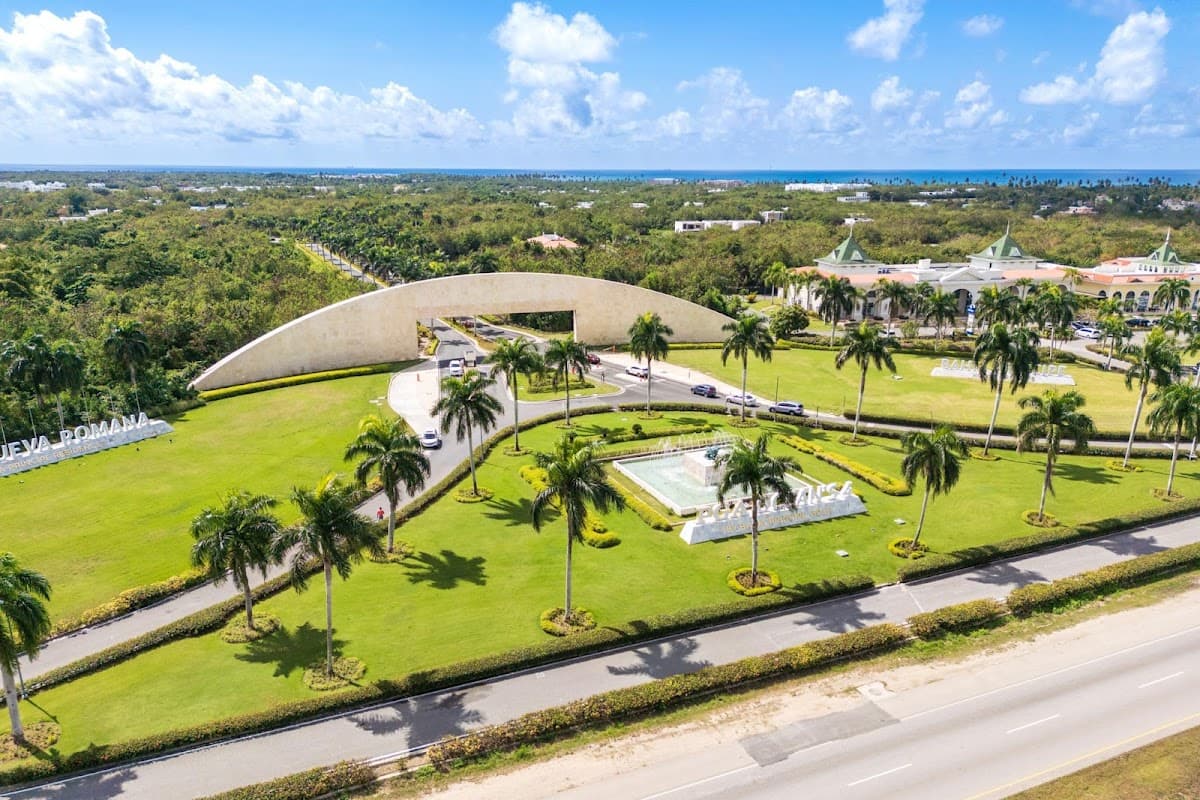 Playa Nueva Romana - Real Estate Showroom - Imagen 1